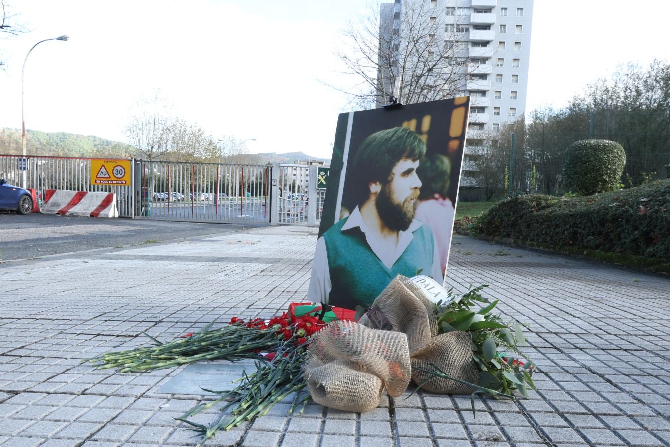 El homenaje a Zabalza en el cuartel de Intxaurrondo, en imágenes