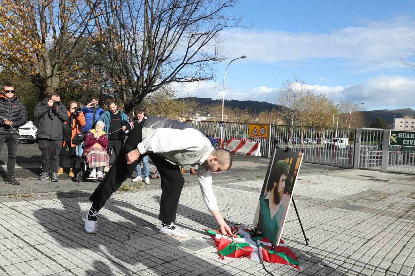 El homenaje a Zabalza en el cuartel de Intxaurrondo, en imágenes