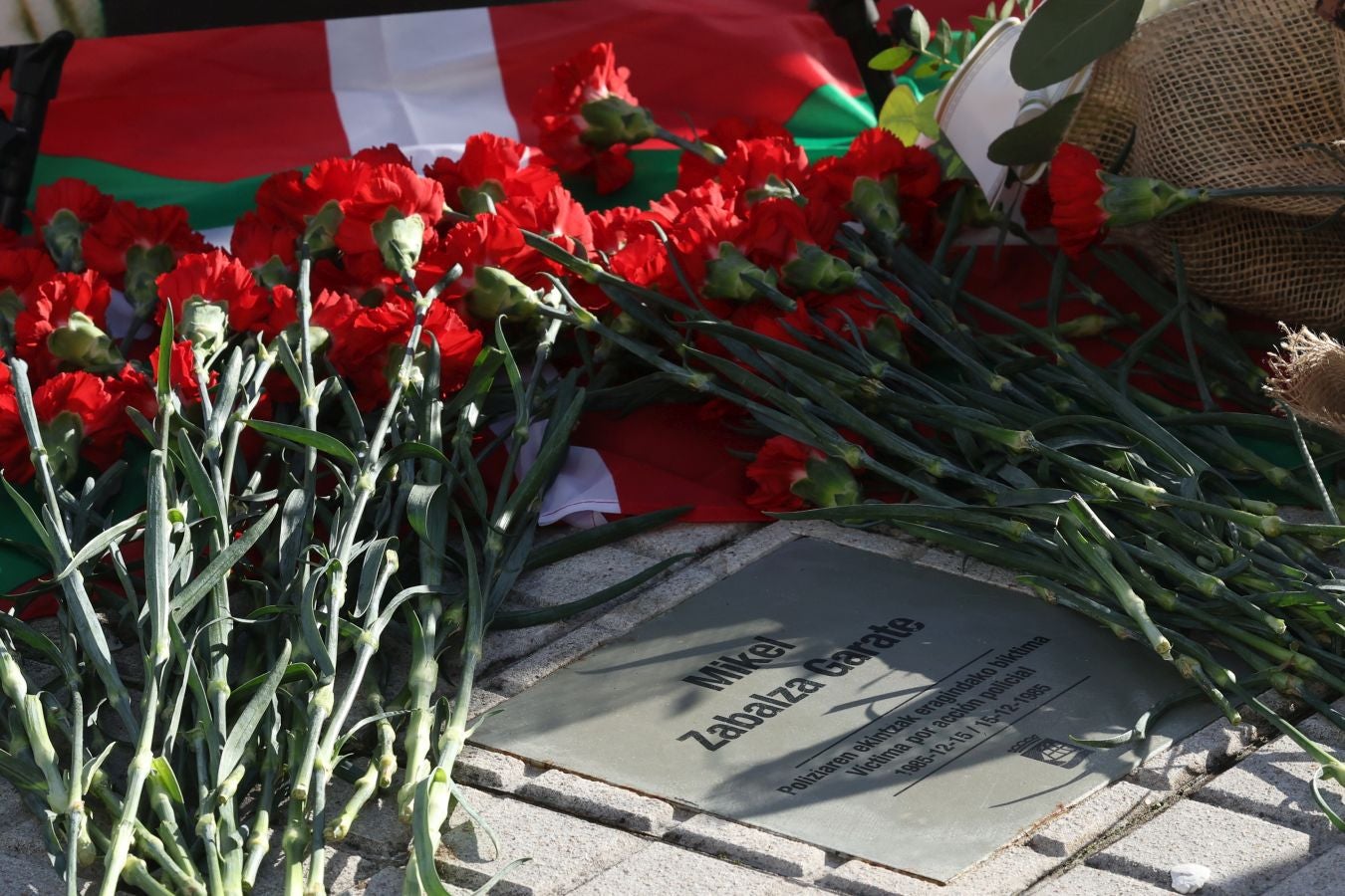 El homenaje a Zabalza en el cuartel de Intxaurrondo, en imágenes