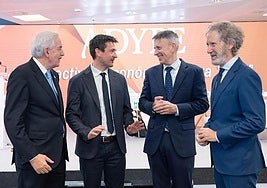 Mikel Etxebarria, vicepresidente de Adype, Oriol Aspachs, director de Economía Española de CaixaBank Research, Joseba Madariaga, director de Estudios de Laboral Kutxa y Jon Barrutia, catedrático de la Facultad de Economía y Empresa de la UPV/EHU.