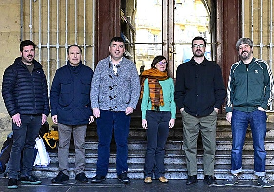 Patrika sail berria estreinatu duten idazleak eta Alberdaniako ordeazkeriak, asteazken honetan Donostian.