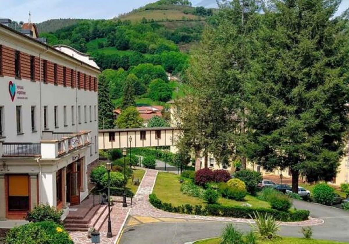 Exterior del complejo de Benito Menni en Elizondo.