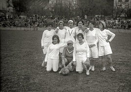 Un equipo femenino en Atotxa, en el año 1932.