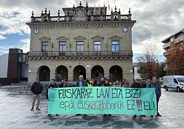 Concentración convocada por ELA este miércoles en la plaza de San Juan.
