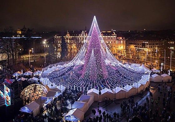 El mercadillo navideño con el árbol de Navidad más espectacular de Europa