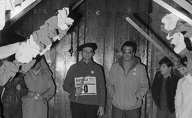 José María Satrustegi, antropologo, idazle eta euskaltzaina eta Julen Kaltzada AEK-ko sustatzaile eta gero lehendakari izan zena.