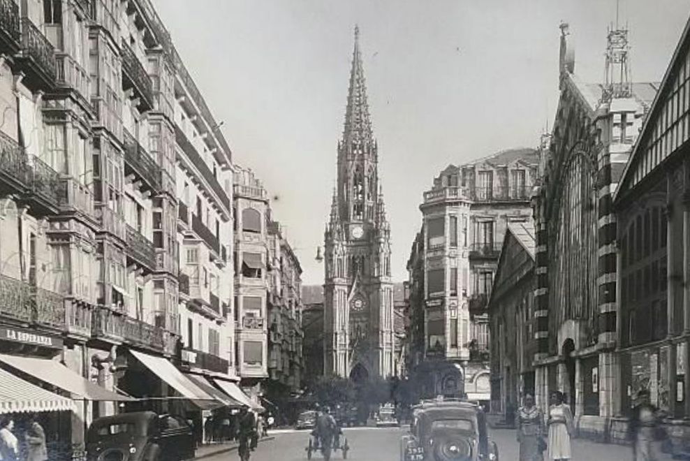 Calle Loiola, dirección a la catedral del Buen Pastor.
