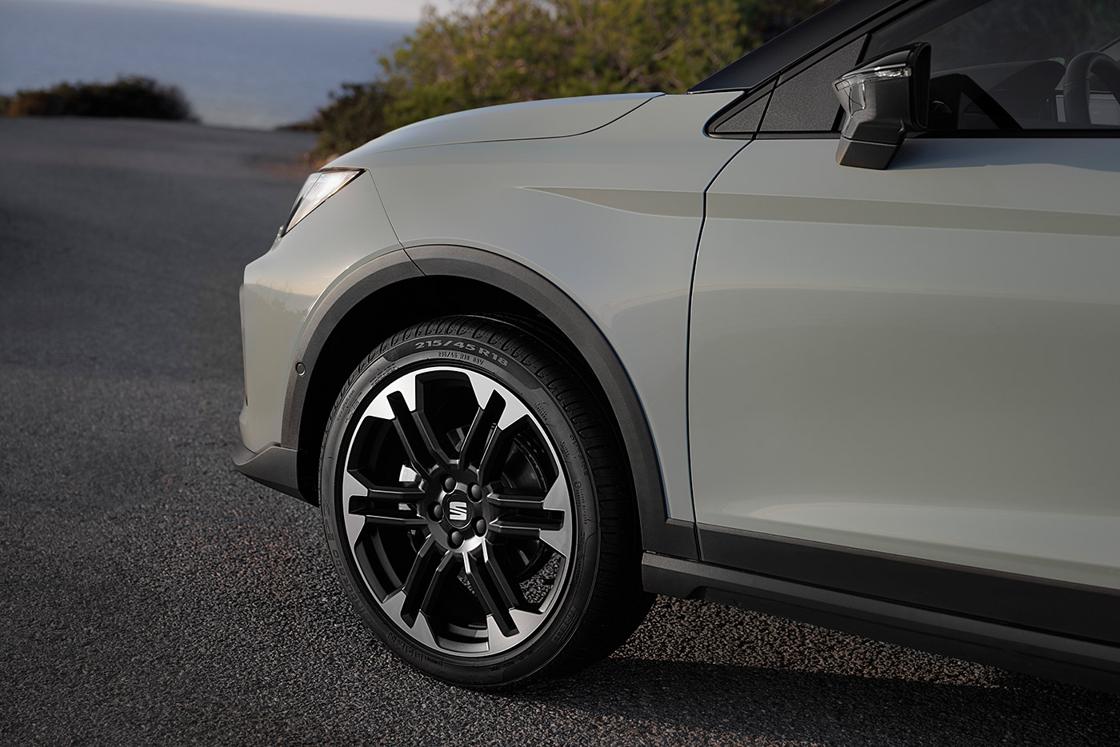 Las llantas de aleación, disponibles en tamaños de 16 a 18 pulgadas, que refuerzan su dinámica.