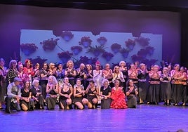 Participantes en el espectáculo de sevillanas ofrecido en Erribera.