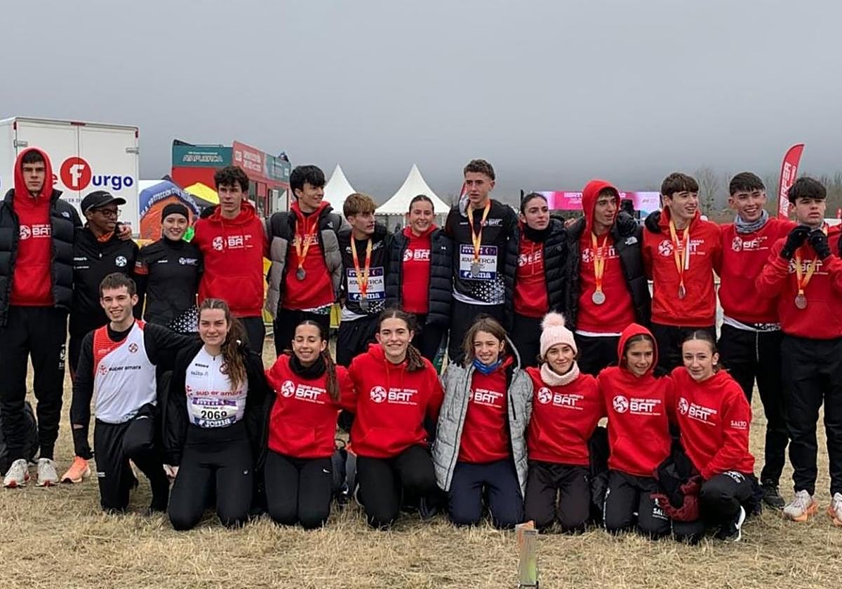 Integrantes del Super Amara-BAT que participaron en el Campeonato de España de cross en Atapuerca.