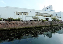 La fábrica de Papresa, con sus 125 años de historia, forma parte del paisaje de Errenteria .