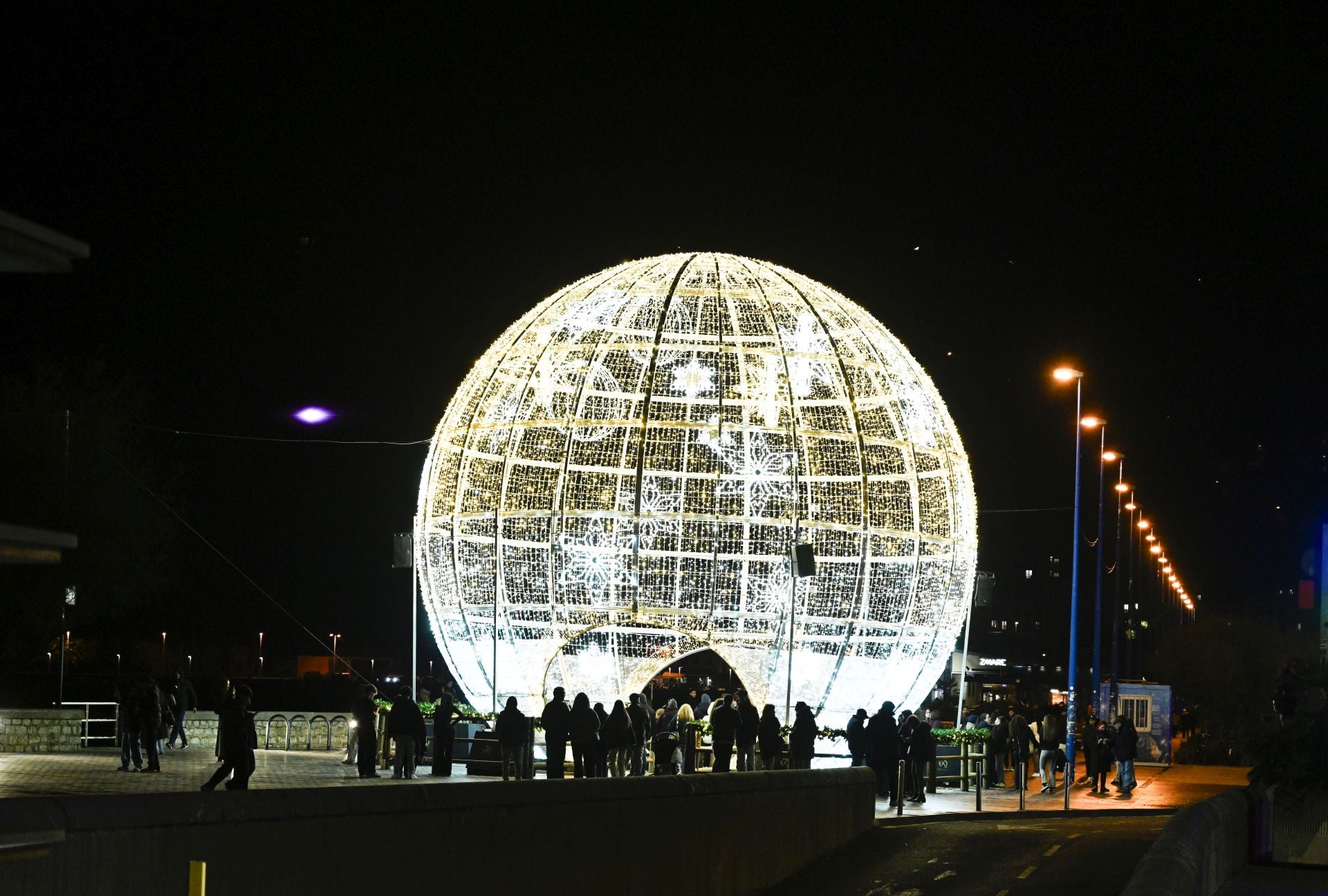 Se encienden las luces de Navidad en San Sebastián