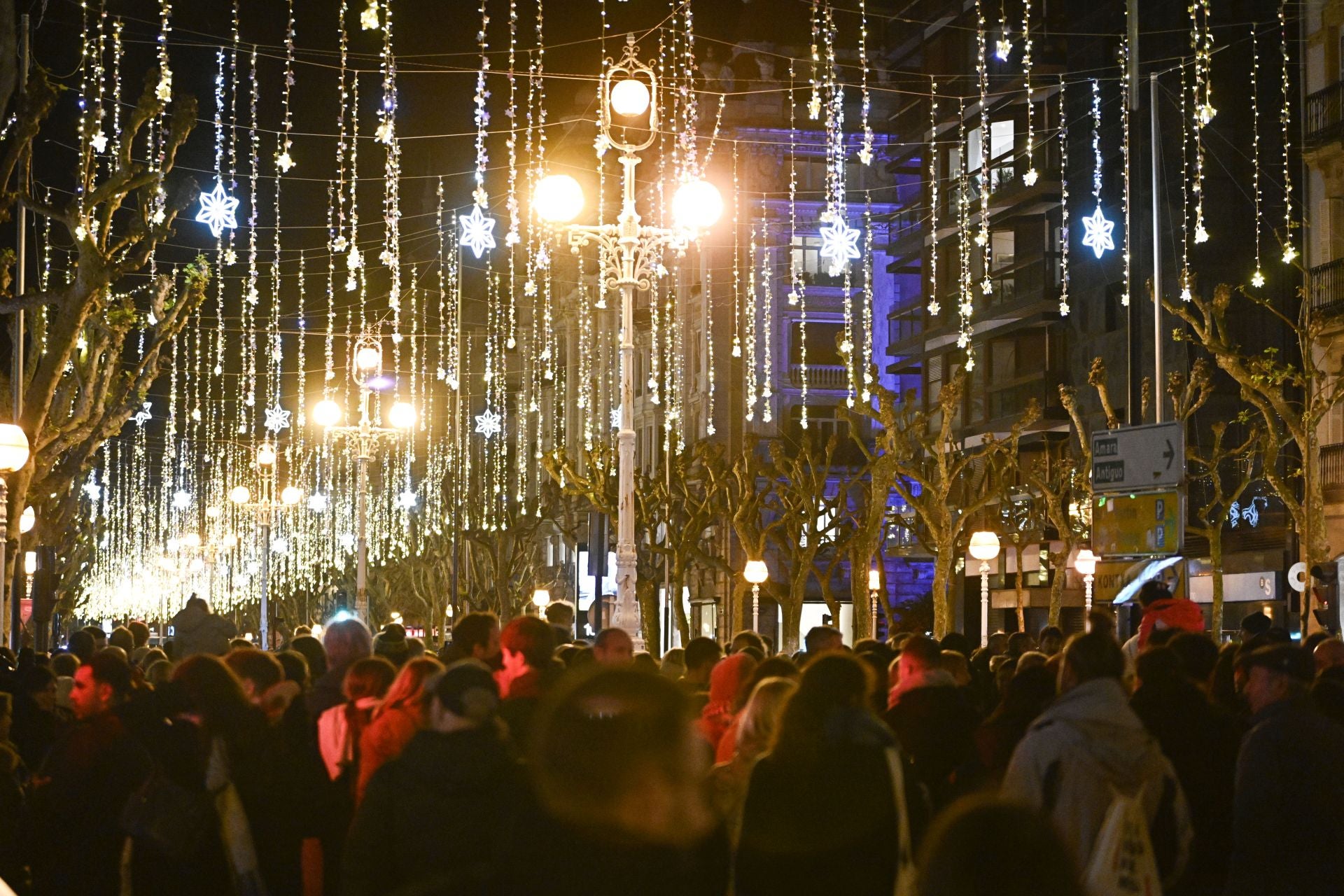 Se encienden las luces de Navidad en San Sebastián