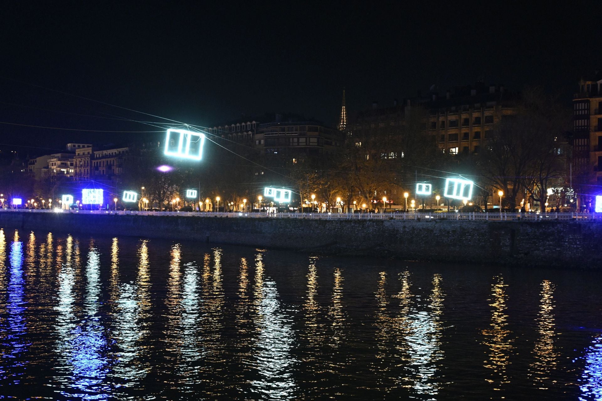 Se encienden las luces de Navidad en San Sebastián