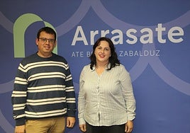 Los concejales Ander Garay y Maitane Muñoz.