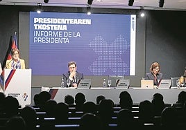 La presidenta del Eibar, durante su exposición en la Junta celebrada por pirmera vez en Ipurua .