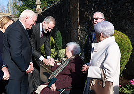Imanol Pradales, el presidente alemán Frank-Walter Steinmeier y el Rey, en el homenaje a las víctimas del bombardeo de Gernika