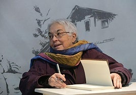 La escritora Toti Martínez de Lezea ha publicado un nuevo libro.