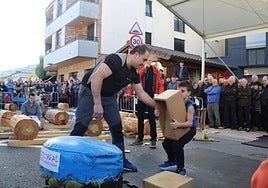 Jende ugari gerturatu ohi da San Eloi jaietara, Landetara.