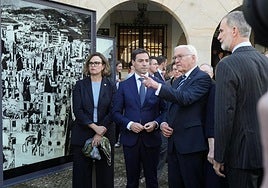 El lehendakari, el presidente alemán y el rey Felipe VI, en el acto de ayer en Gernika.