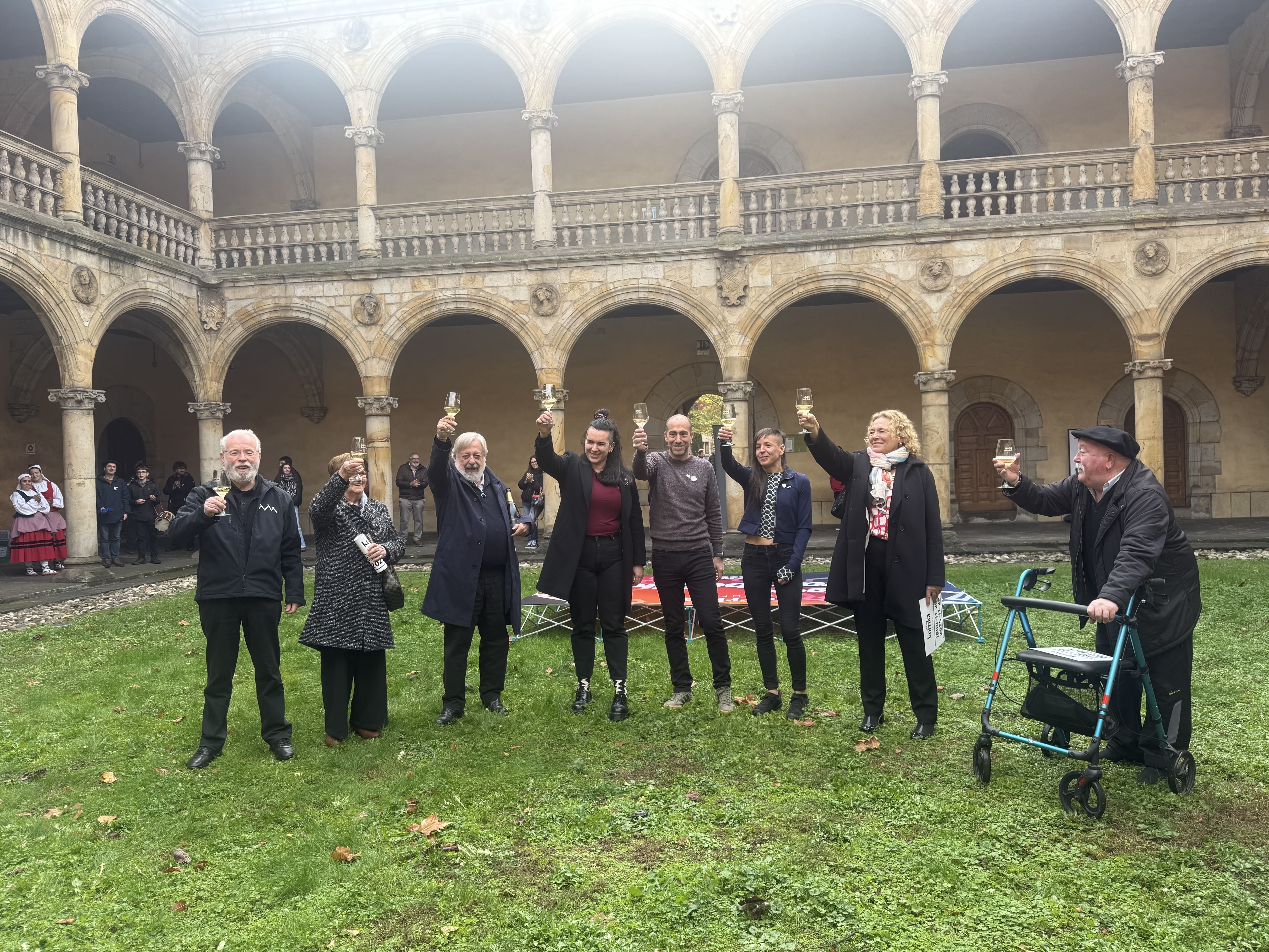 «Ez gero, orain baizik»: Korrikaren 45. urteurreneko omenaldia Oñatin