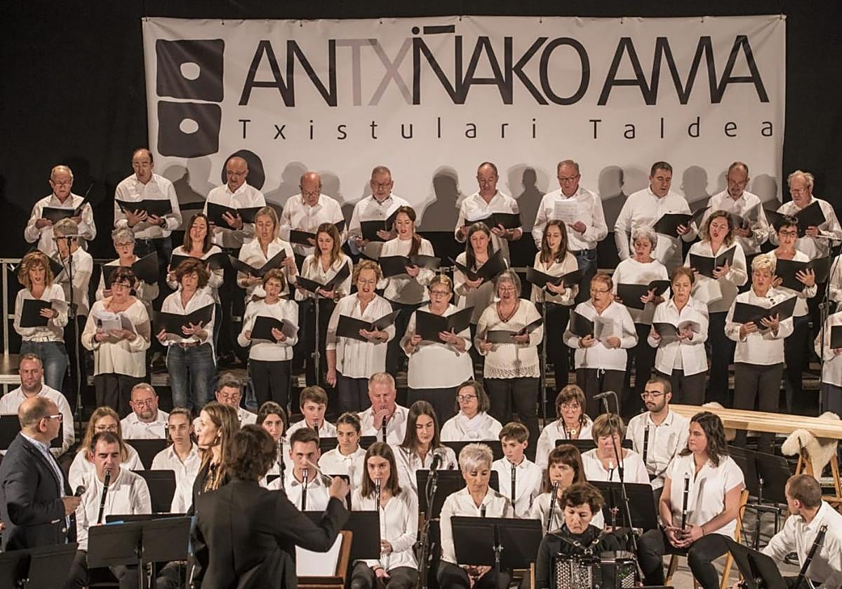 Encuentro musical. El concierto aunará diferentes instrumentos, danza y voces.