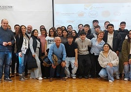 Reto solidario de Plaiaundi. Foto de familia tras presentar los resultados del reto solidario de este año.