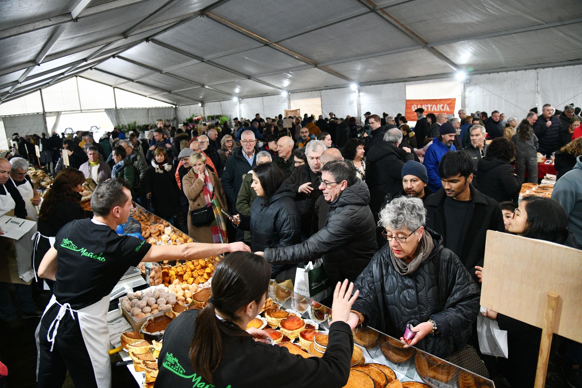 Animada feria agrícola de San Andrés en Eibar