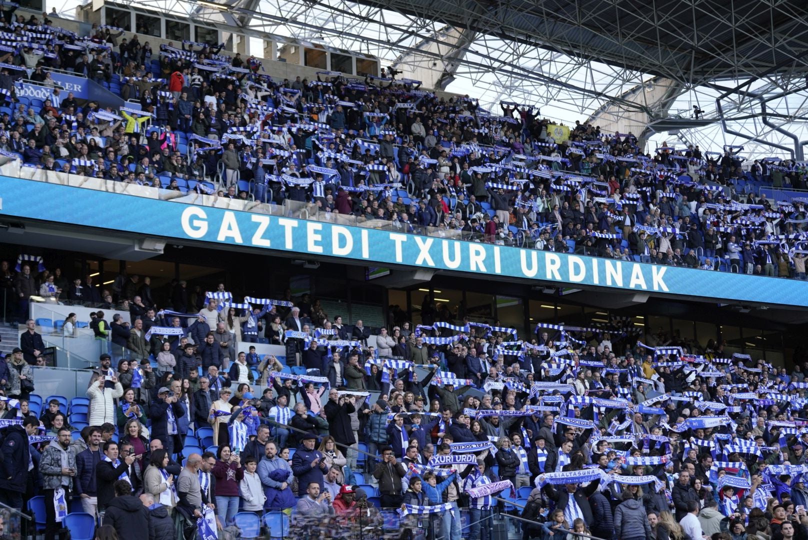 Búscate en las gradas de Anoeta