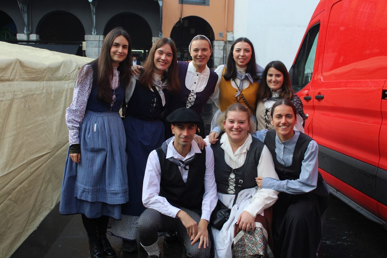 Bizi irudietan Azkoitiko San Andres jaia