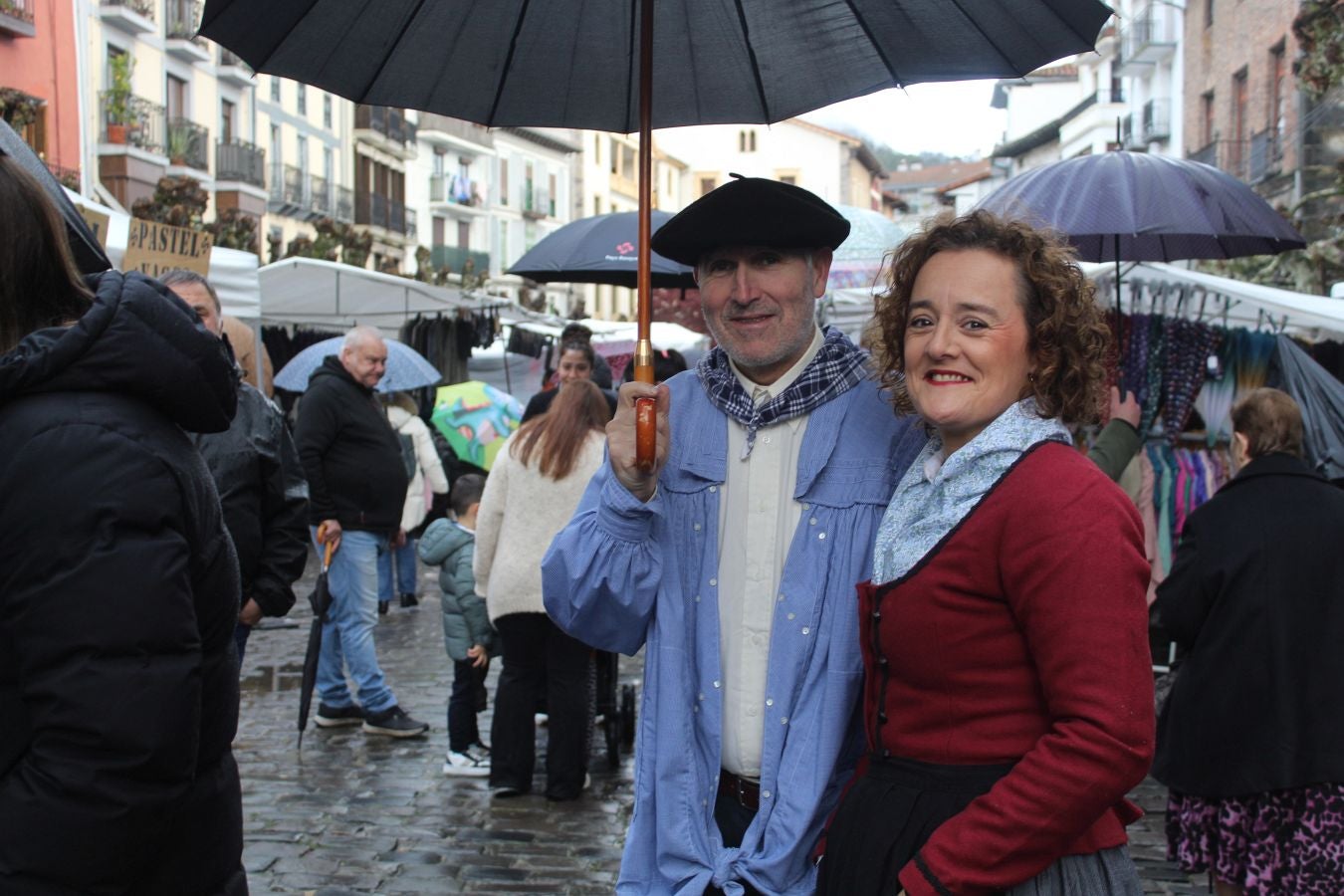 Bizi irudietan Azkoitiko San Andres jaia