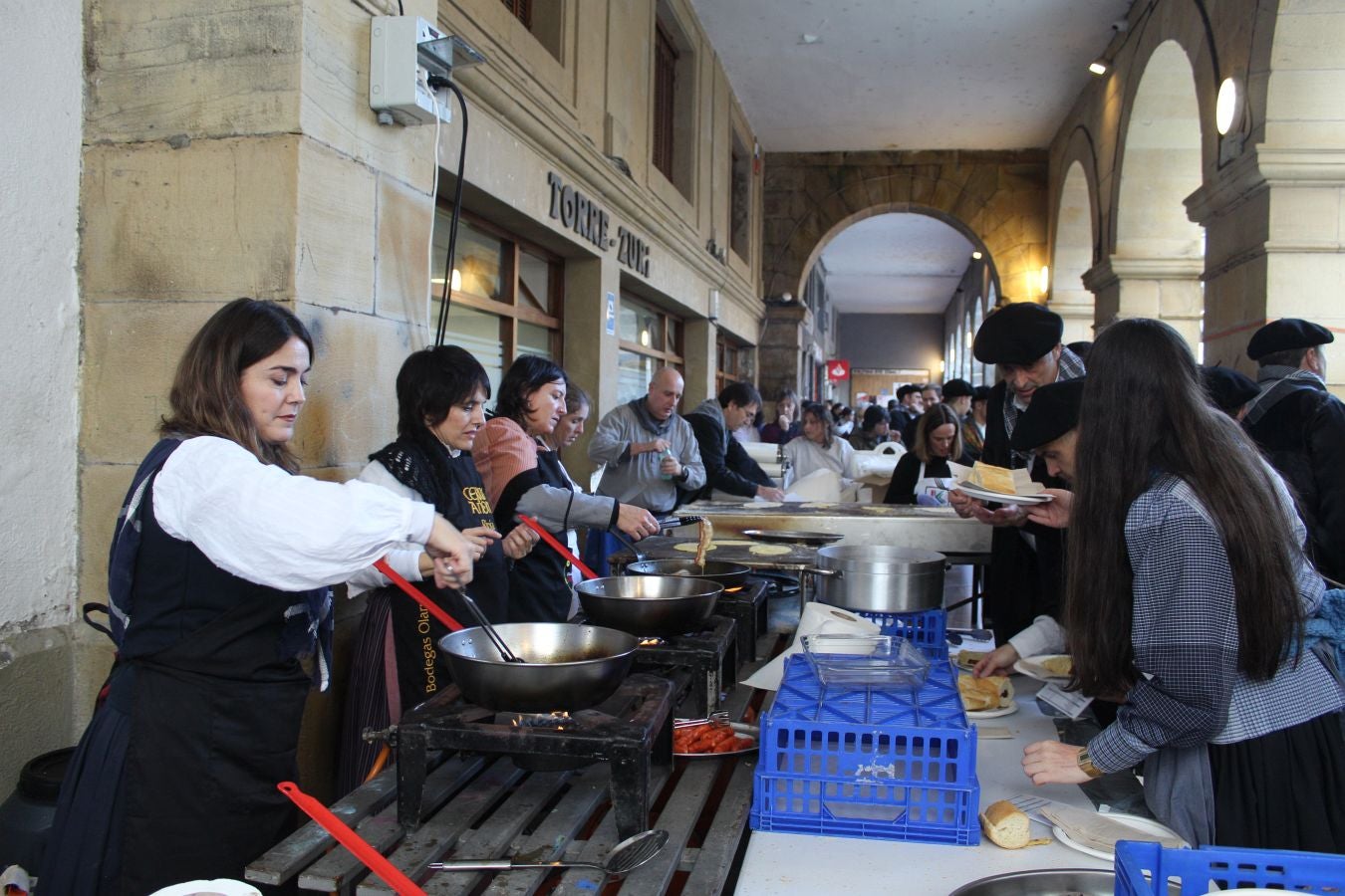 Bizi irudietan Azkoitiko San Andres jaia