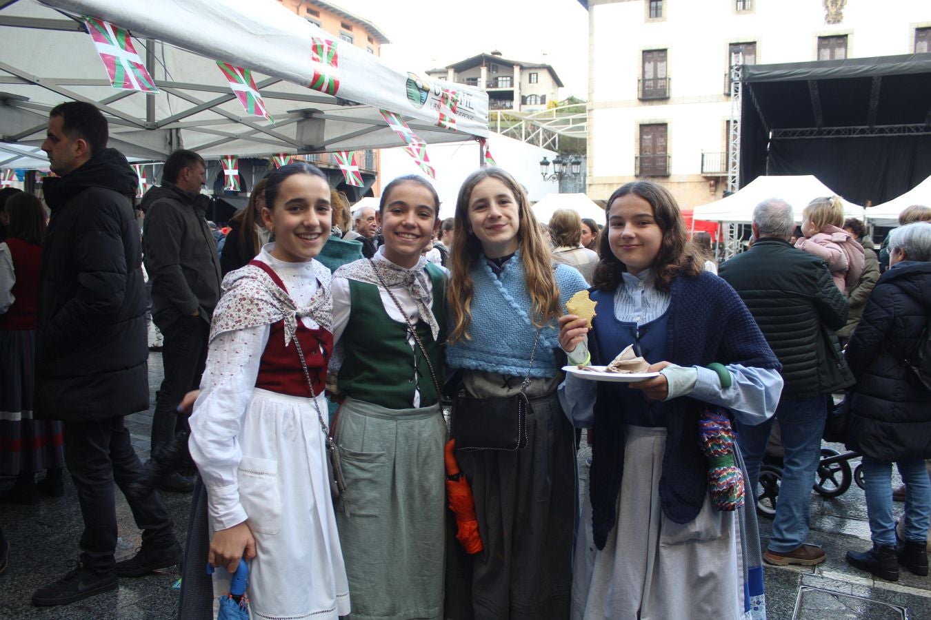 Bizi irudietan Azkoitiko San Andres jaia