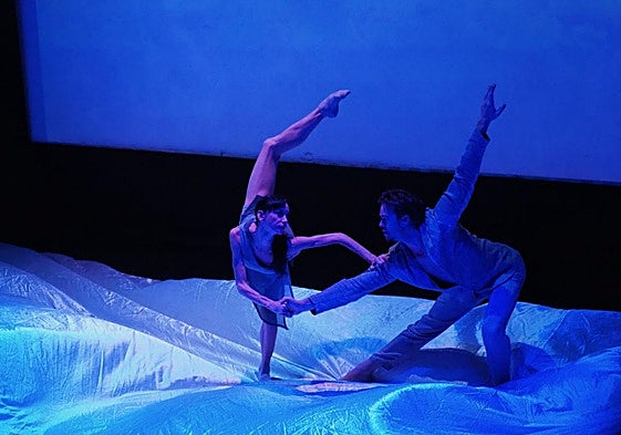 Más de cinco minutos de aplausos para Lucía Lacarra en su emotivo regreso al que fuera su primer escenario