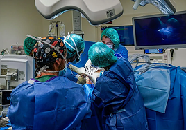 La espera para ser operado en Osakidetza se reduce en cinco jornadas y se sitúa en 54 días