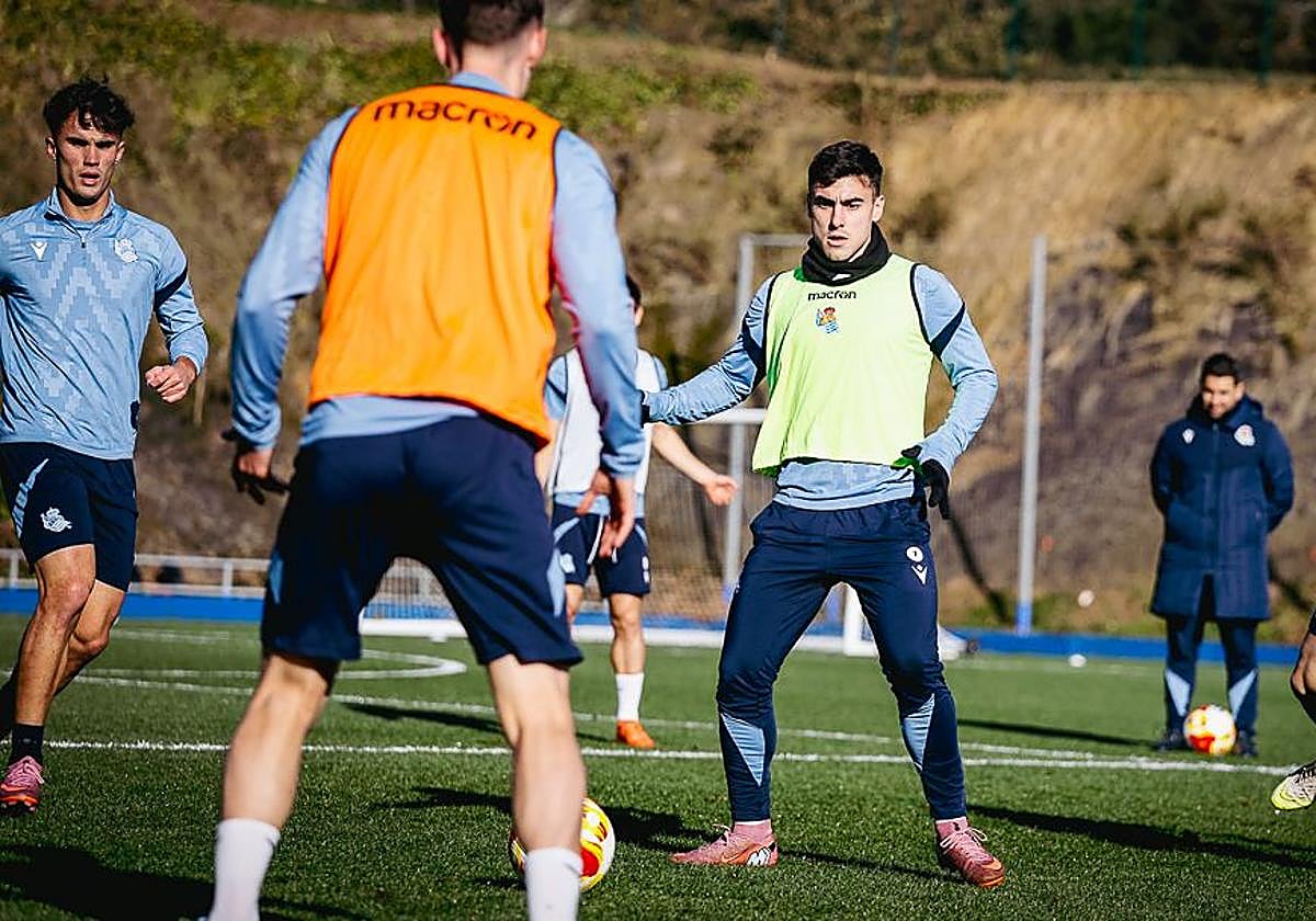 Los jugadores de la Real, en un entrenamiento en Zubieta.