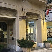 Adiós a una peluquería con 37 años de historia en el centro de San Sebastián: «Han sido décadas llenas de vida e ilusión»