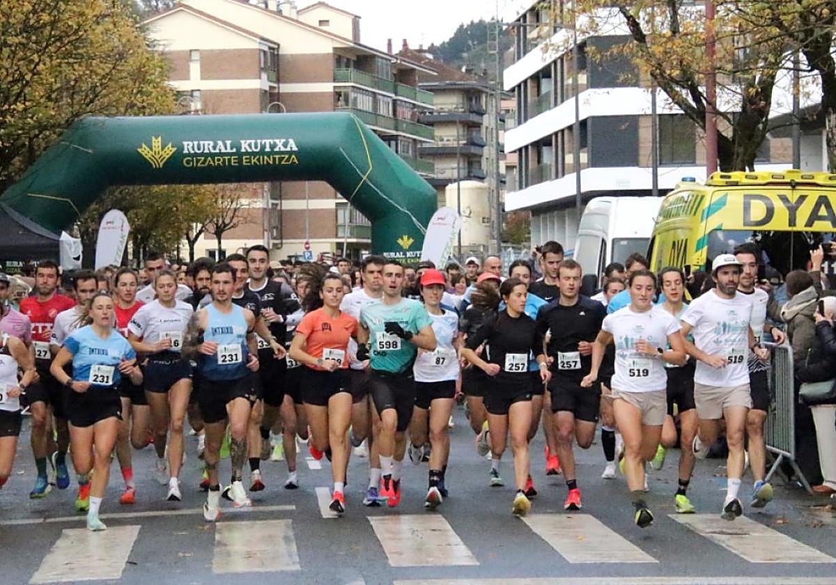 Irtetzerakoan tanta batzuk erori ziren baina berehala gelditu eta ateri egon zen lasterketan.