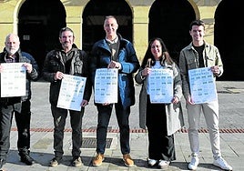 San Joan plazan aurkeztu zuten egitaraua.