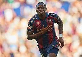 Etta Eyong celebra el gol que marcó ante el Betis.