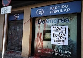 Imagen del estado en el que ha quedado la sede del PP vasco en Bilbao.