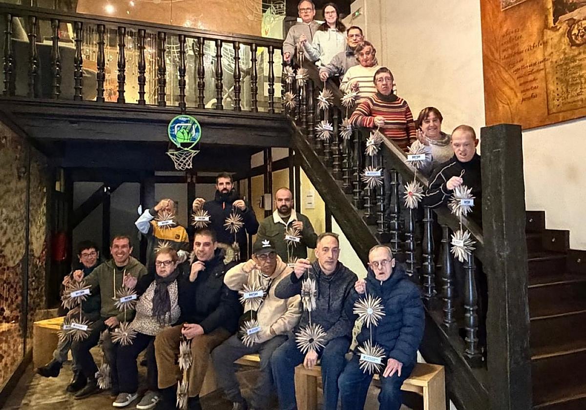 Goienetxeko kideak udaleko eta Bertan merkatari elkarteko ordezkariekin.