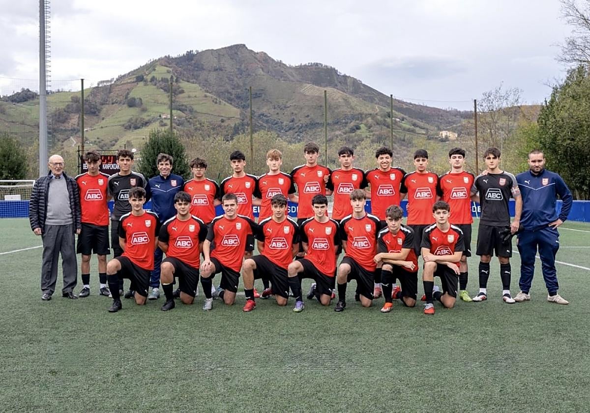 Foto oficial del Urki ABC de categoría Juvenil Preferente, que encadenó su quinta jornada sin perder.