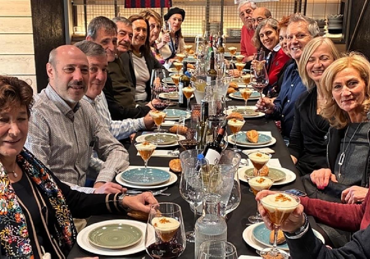 Los eibarreses en Gasteiz no perdieron la celebración de San Andrés.