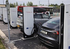 Puntos de recarga públicos situados en el párking de Galarreta, en Hernani.