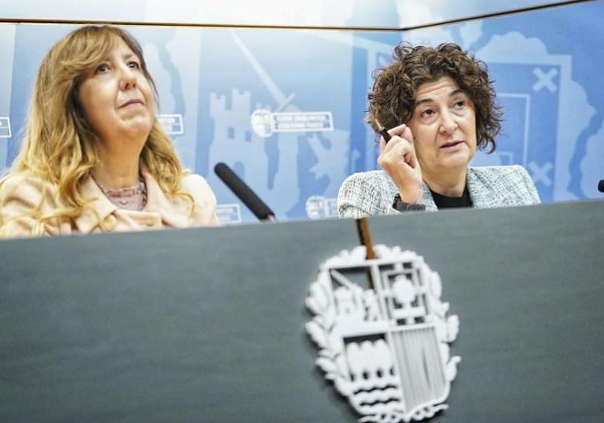 La viceconsejera de Trabajo y Seguridad Social, Elena Pérez Barredo (derecha), y la subdirectora de Inspección de Trabajo de Euskadi, Iciar González.