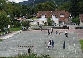 Detienen a unos padres marroquíes por abandonar a su hija de 14 años en Bilbao