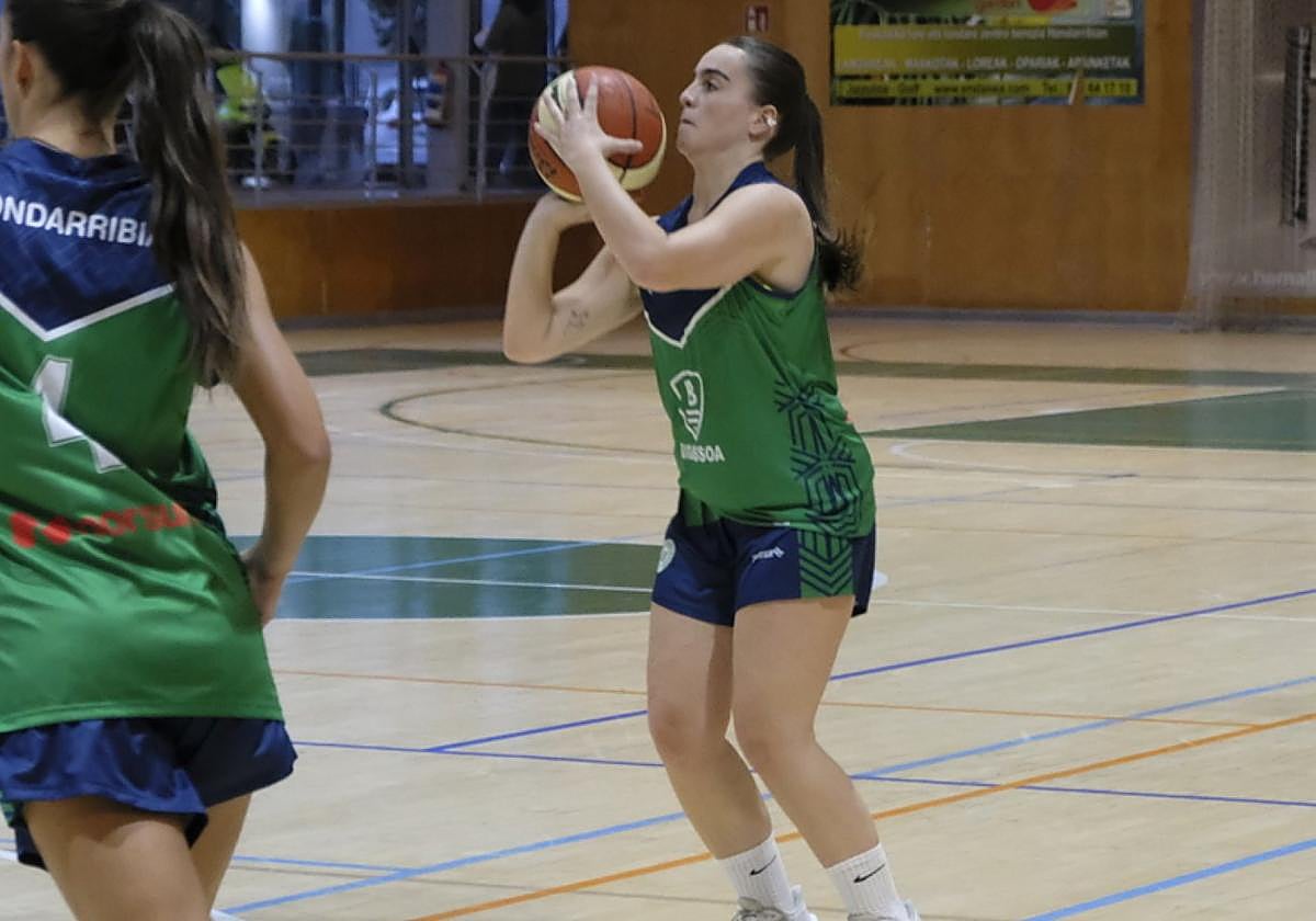 Jone Ramos sigue muy acertada en el triple, 6 de 10 esta vez.