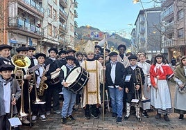 Escolares y músicos. Acompañarán al obispillo en la ronda, que partirá de Laubide.