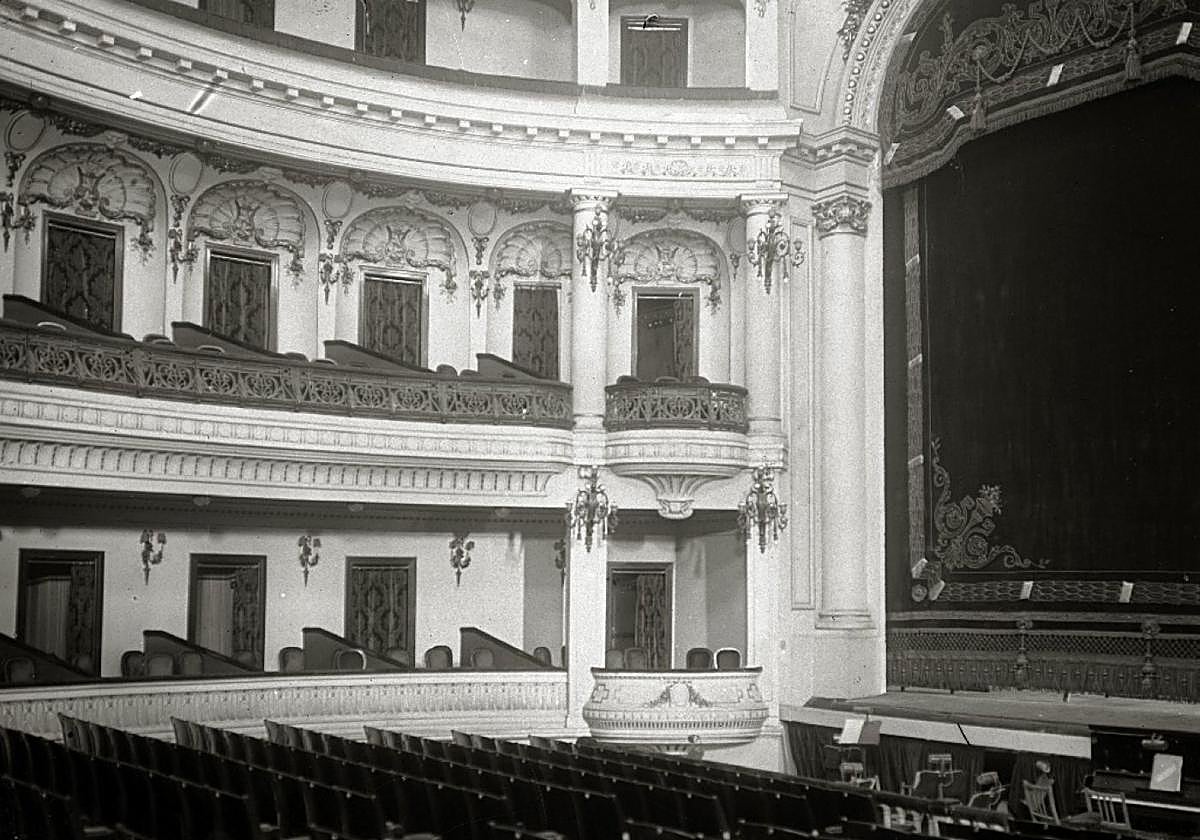 Parte de los palcos y butacas del teatro del Gran Kursaal.